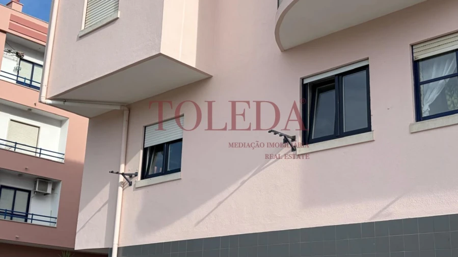 Apartamento T2 para Venda em Corroios Foto 33