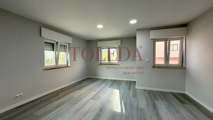 Apartamento T2 para Venda em Corroios Foto 18
