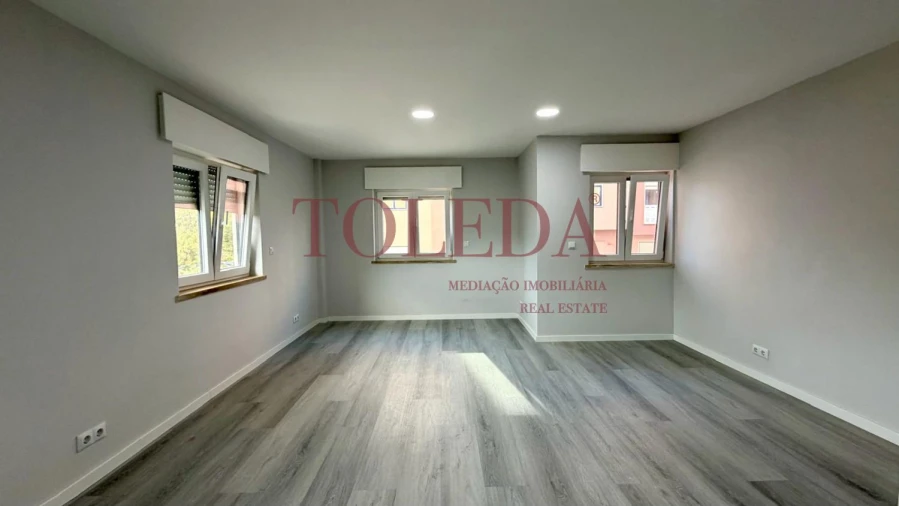 Apartamento T2 para Venda em Corroios Foto 8