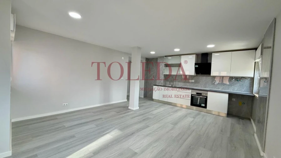 Apartamento T2 para Venda em Corroios Foto 11
