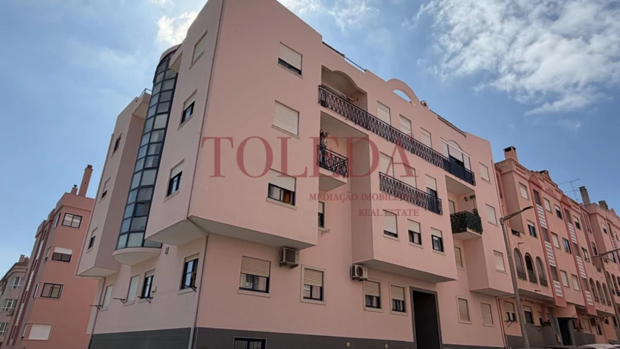 Apartamento T2 para Venda em Corroios Foto 32