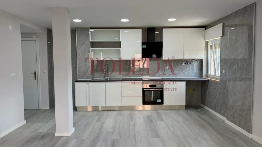 Apartamento T2 para Venda em Corroios Foto 16