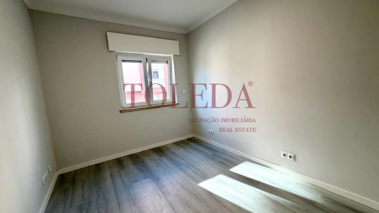 Apartamento T2 para Venda em Corroios Foto 31