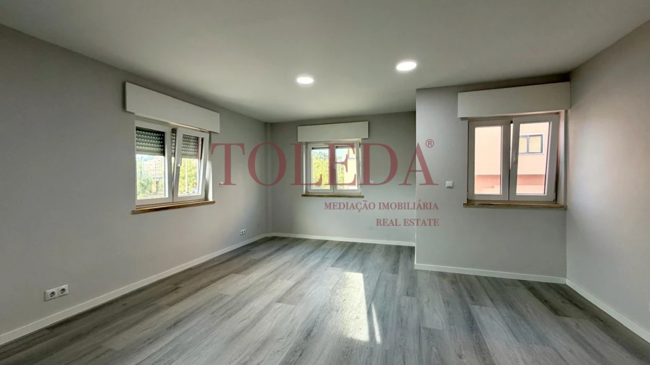 Apartamento T2 para Venda em Corroios Foto 18