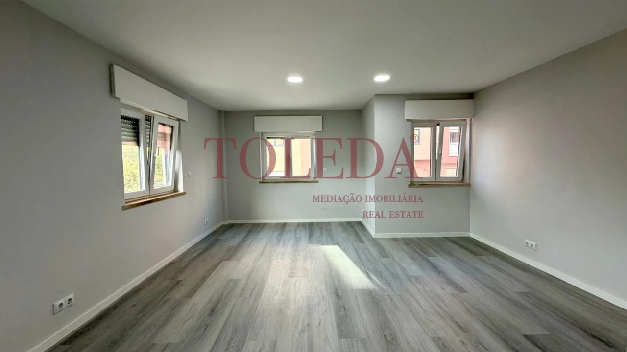 Apartamento T2 para Venda em Corroios Foto 8