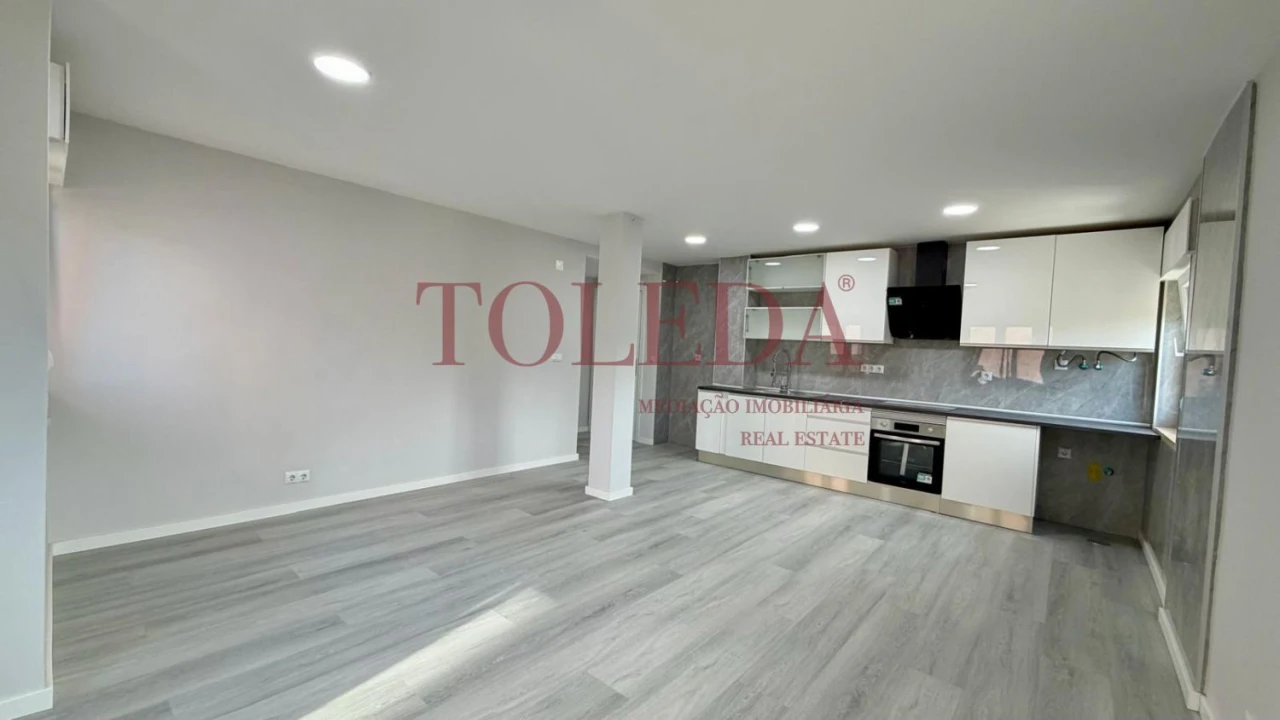 Apartamento T2 para Venda em Corroios Foto 11