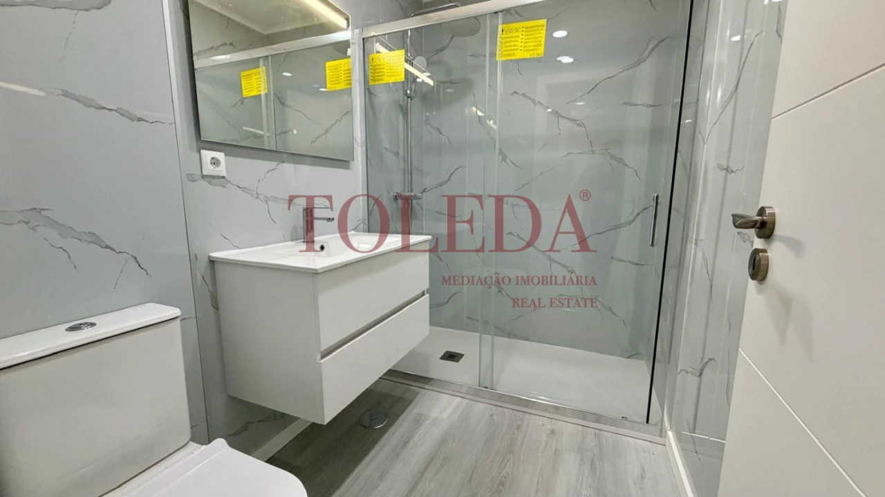 Apartamento T2 para Venda em Corroios Foto 22