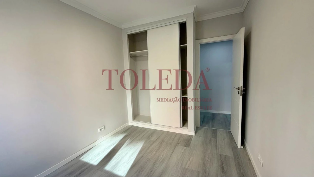 Apartamento T2 para Venda em Corroios Foto 24