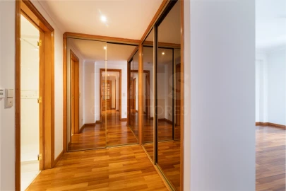 Apartamento T3 para Arrendamento em Algés, Linda-A-Velha e Cruz Quebrada-Dafundo