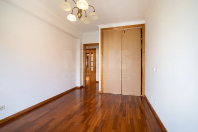 Apartamento T3 para Arrendamento em Algés, Linda-A-Velha e Cruz Quebrada-Dafundo