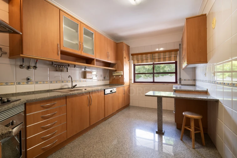 Apartamento T3 para Arrendamento em Algés, Linda-A-Velha e Cruz Quebrada-Dafundo Foto 5