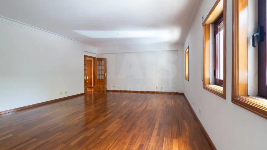 Apartamento T3 para Arrendamento em Algés, Linda-A-Velha e Cruz Quebrada-Dafundo