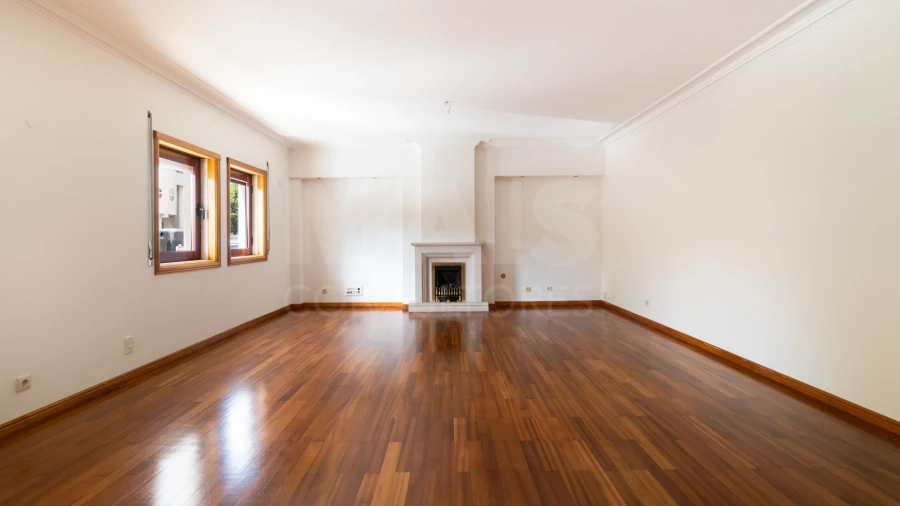 Apartamento T3 para Arrendamento em Algés, Linda-A-Velha e Cruz Quebrada-Dafundo