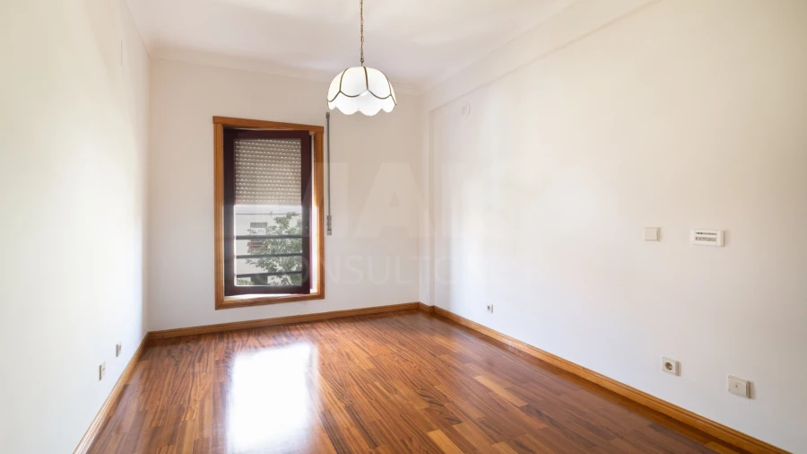 Apartamento T3 para Arrendamento em Algés, Linda-A-Velha e Cruz Quebrada-Dafundo