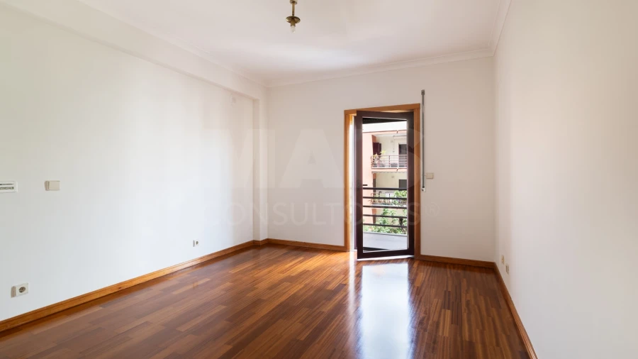 Apartamento T3 para Arrendamento em Algés, Linda-A-Velha e Cruz Quebrada-Dafundo