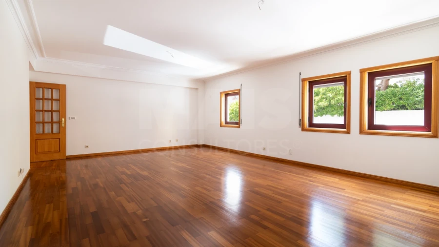 Apartamento T3 para Arrendamento em Algés, Linda-A-Velha e Cruz Quebrada-Dafundo