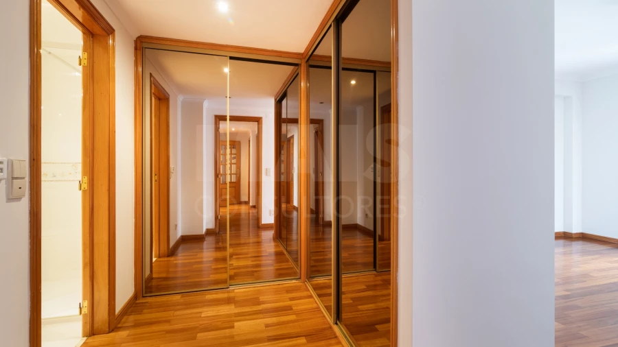 Apartamento T3 para Arrendamento em Algés, Linda-A-Velha e Cruz Quebrada-Dafundo