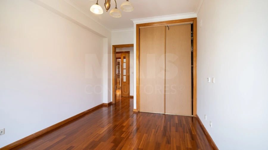 Apartamento T3 para Arrendamento em Algés, Linda-A-Velha e Cruz Quebrada-Dafundo