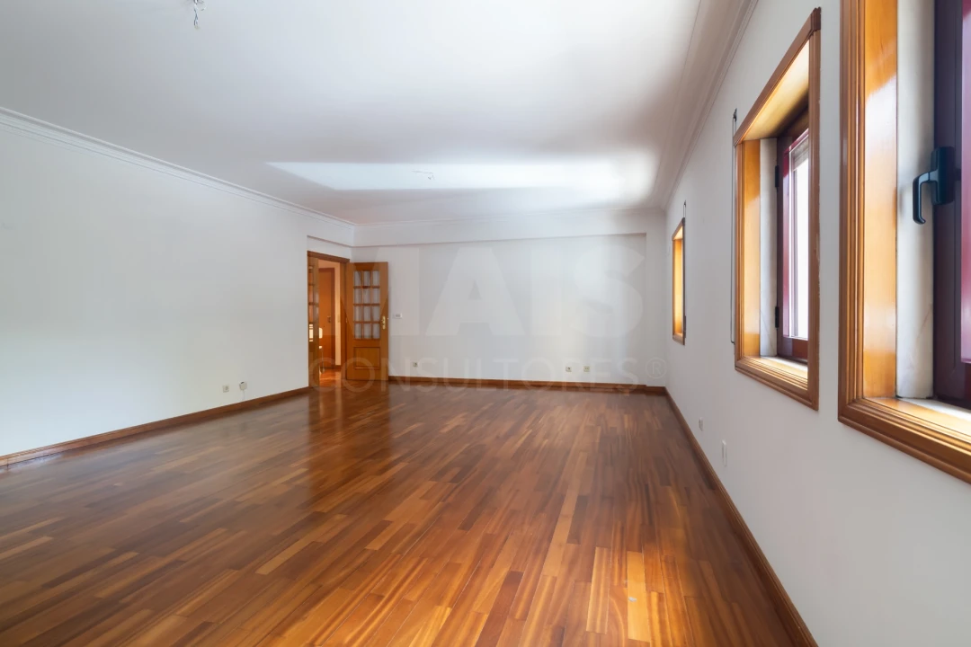 Apartamento T3 para Arrendamento em Algés, Linda-A-Velha e Cruz Quebrada-Dafundo Foto 4