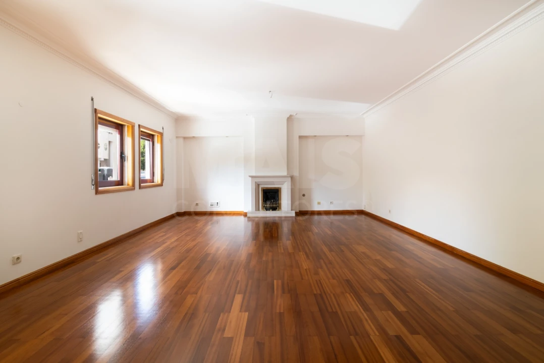 Apartamento T3 para Arrendamento em Algés, Linda-A-Velha e Cruz Quebrada-Dafundo Foto 2