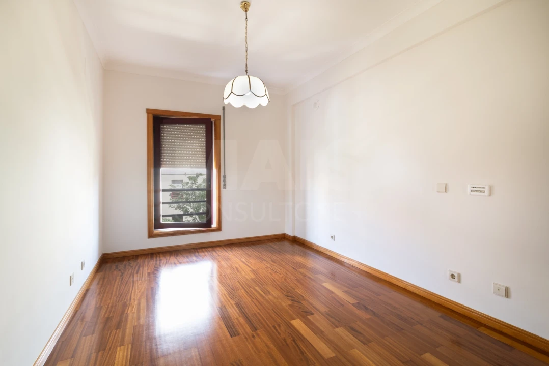 Apartamento T3 para Arrendamento em Algés, Linda-A-Velha e Cruz Quebrada-Dafundo Foto 7