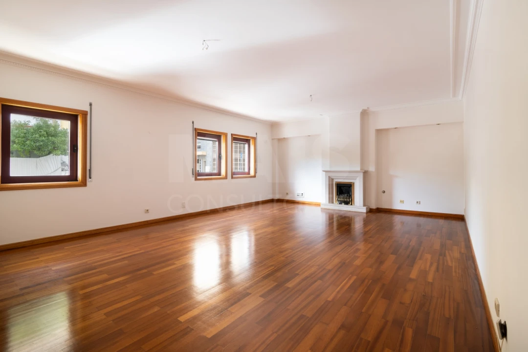 Apartamento T3 para Venda em Algés, Linda-A-Velha e Cruz Quebrada-Dafundo Foto 2