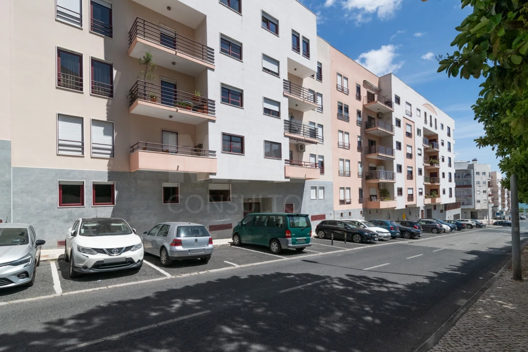 Apartamento T3 para Venda em Algés, Linda-A-Velha e Cruz Quebrada-Dafundo Foto 1