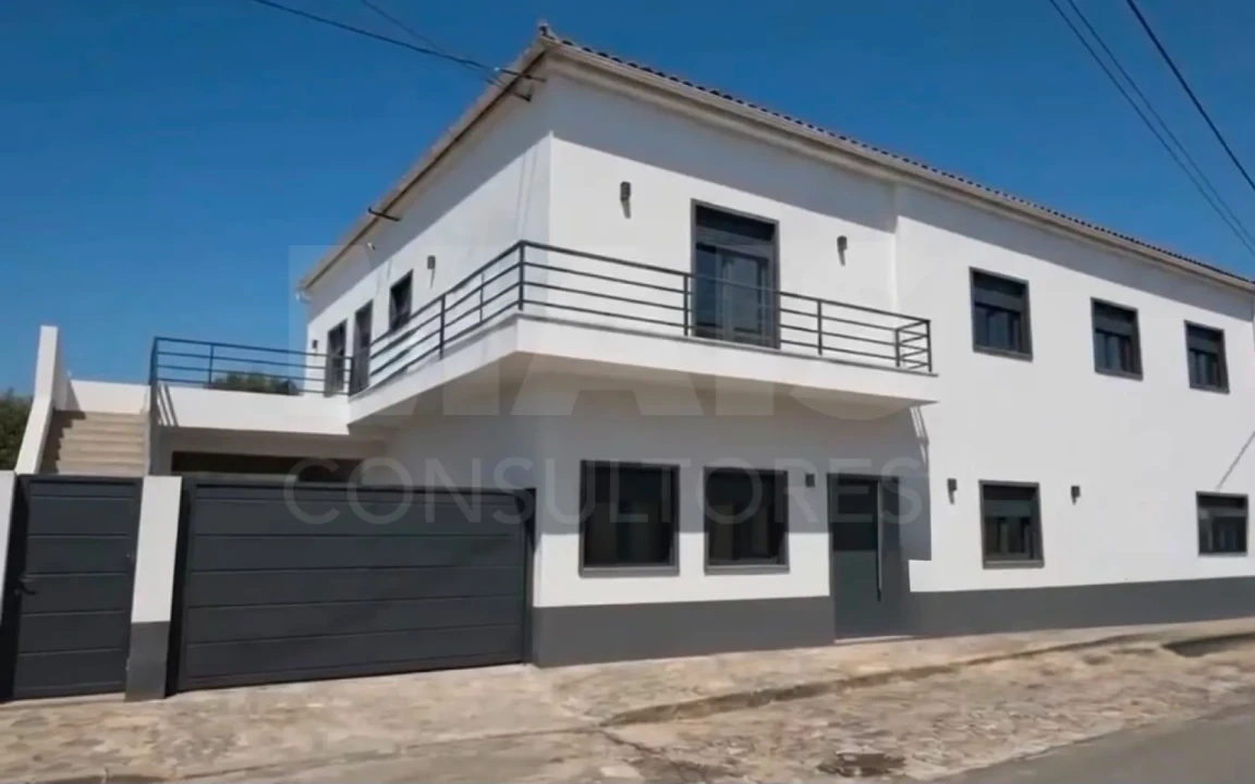 Apartamento T4 para Venda em São Martinho do Porto Foto 1