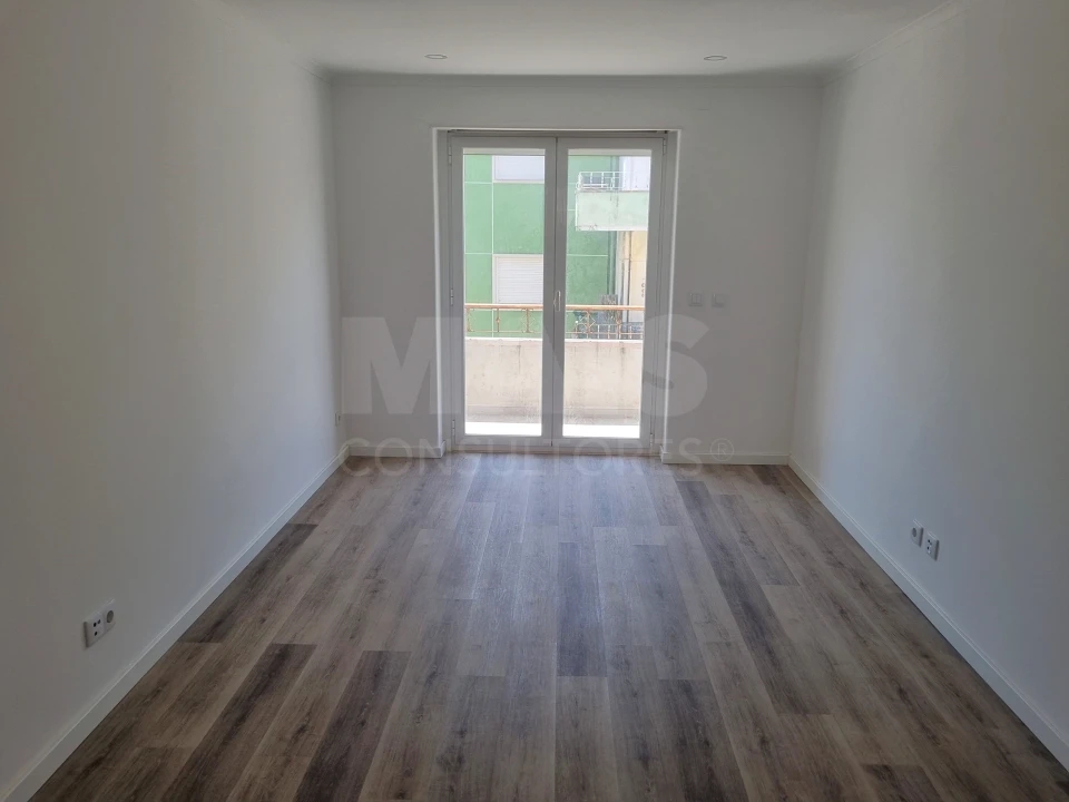 Apartamento T2 para Arrendamento em Queluz e Belas Foto 12