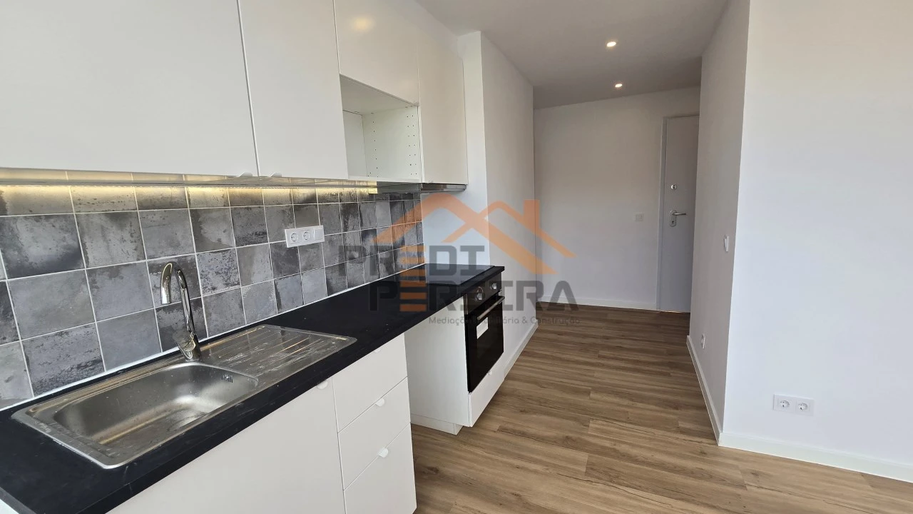 Apartamento T2 para Venda em Águas Livres Foto 1
