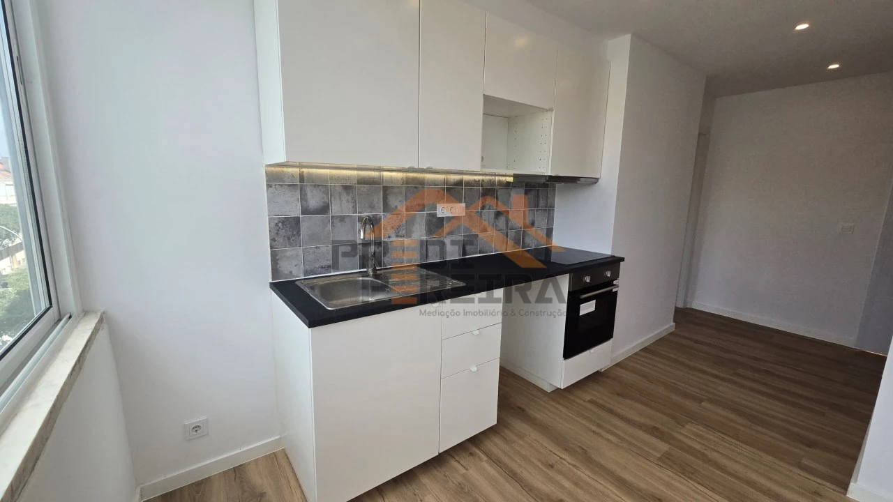 Apartamento T2 para Venda em Águas Livres Foto 3