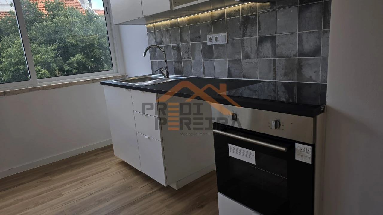 Apartamento T2 para Venda em Águas Livres Foto 6