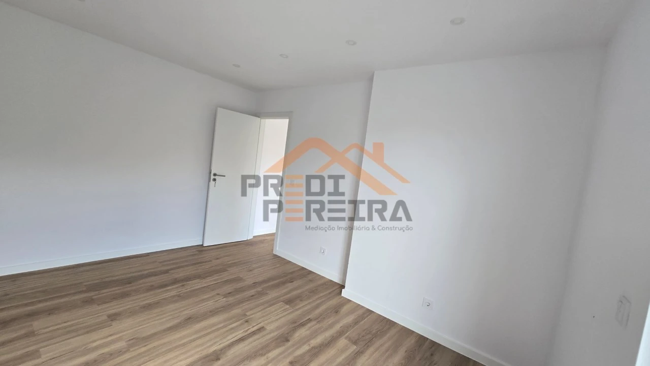Apartamento T2 para Venda em Águas Livres Foto 22