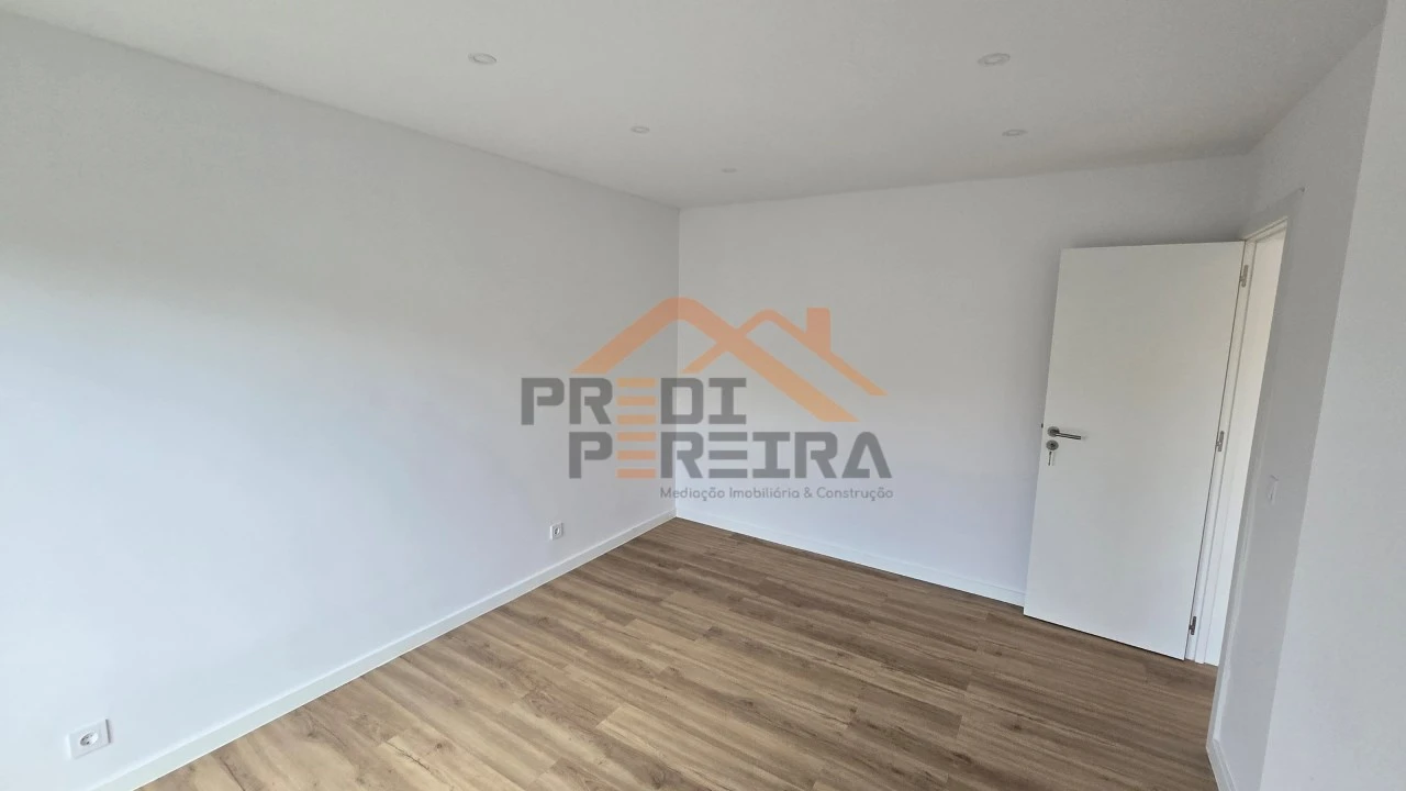 Apartamento T2 para Venda em Águas Livres Foto 23
