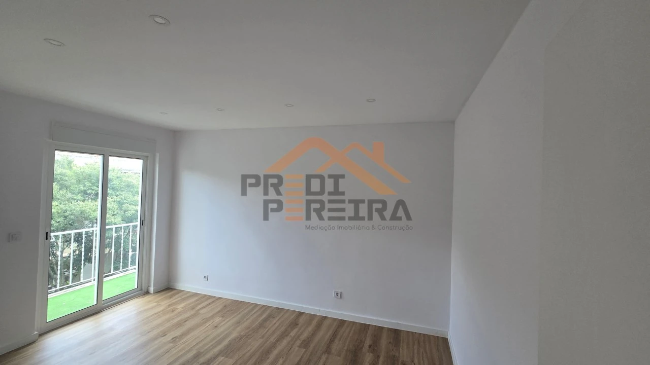 Apartamento T2 para Venda em Águas Livres Foto 25