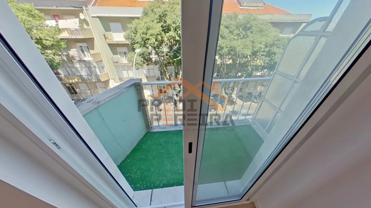 Apartamento T2 para Venda em Águas Livres Foto 20