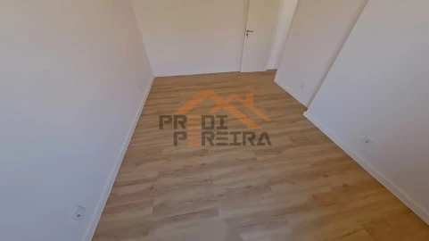 Apartamento T2 para Venda em Águas Livres