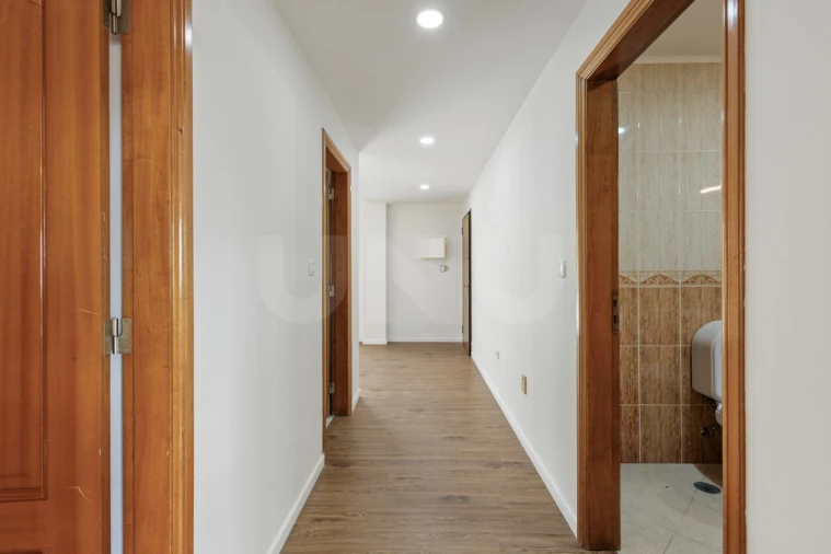 Apartamento T2 para Venda em Encarnação Foto 6