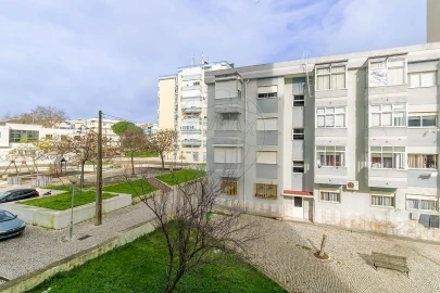 Apartamento T2 para Venda em Laranjeiro e Feijó