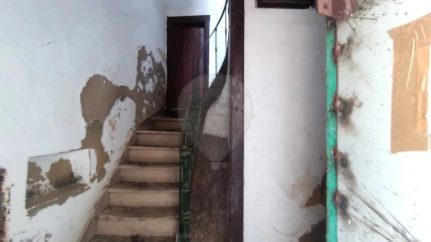 Prédio para Venda em Marvila, Ribeira Santarém, São Salvador, São Nicolau