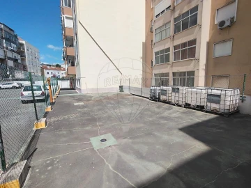 Loja para Venda em Alverca do Ribatejo e Sobralinho