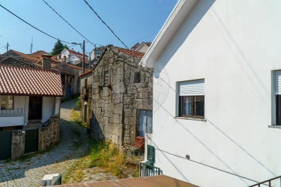 Moradia T4 para Venda em Fornelo do Monte