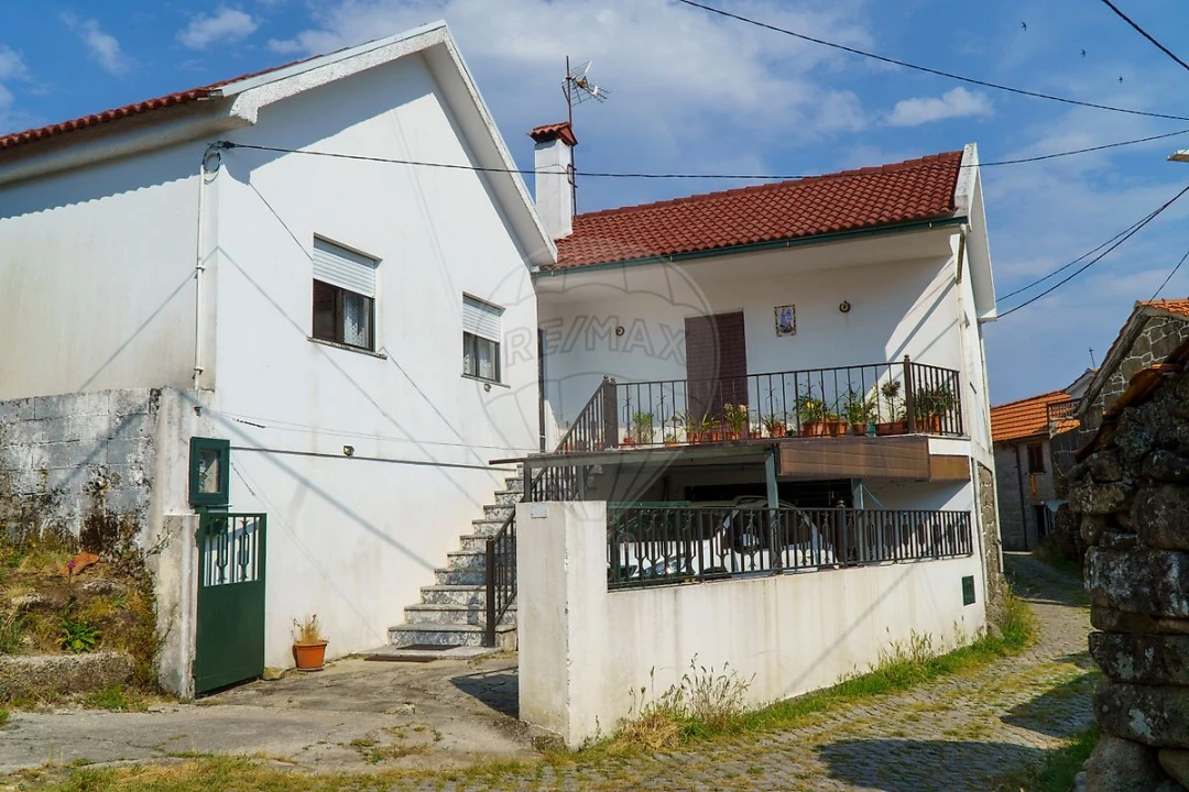 Moradia T4 para Venda em Fornelo do Monte Foto 14