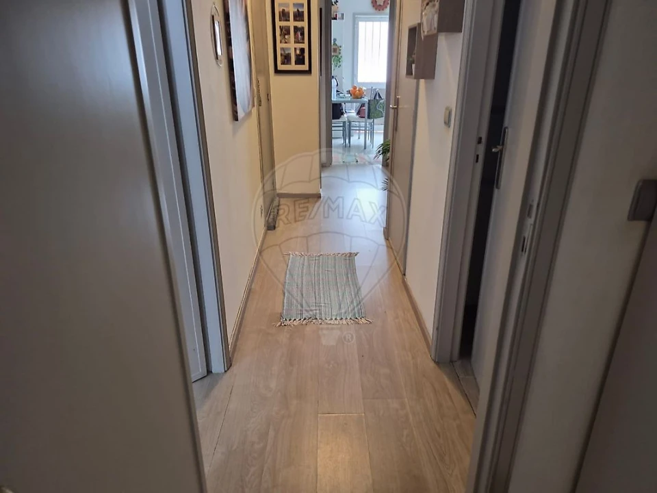 Apartamento T2 para Venda em Vilar de Andorinho Foto 2