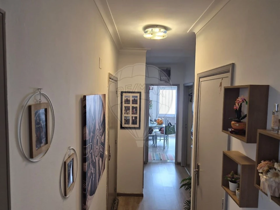 Apartamento T2 para Venda em Vilar de Andorinho Foto 1