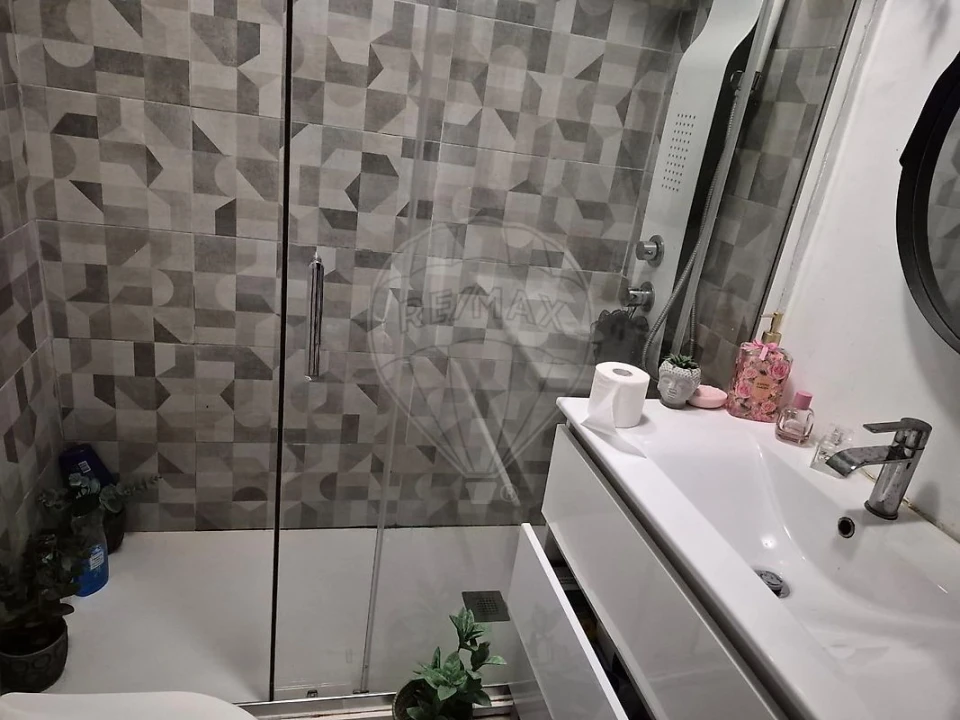 Apartamento T2 para Venda em Vilar de Andorinho Foto 6