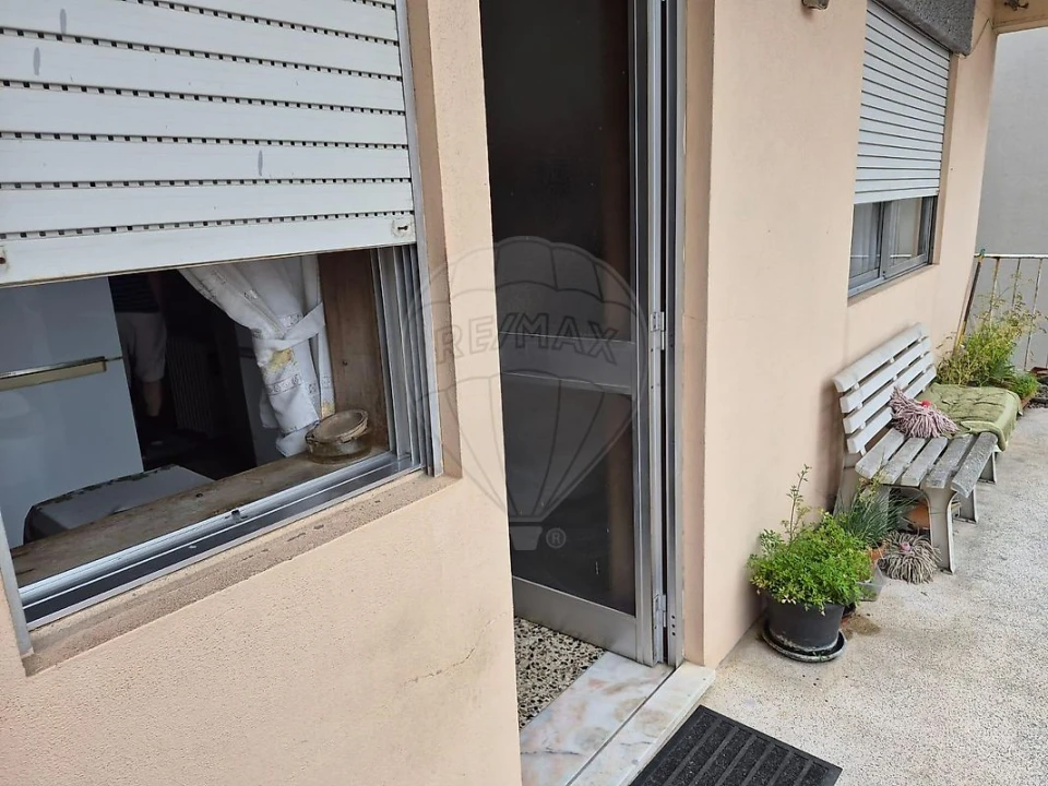 Apartamento T2 para Venda em Vilar de Andorinho Foto 14