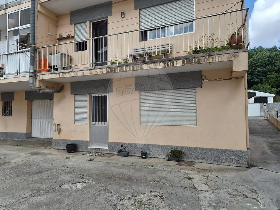 Apartamento T2 para Venda em Vilar de Andorinho Foto 32