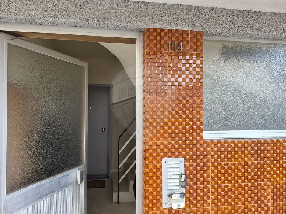 Apartamento T2 para Venda em Vilar de Andorinho Foto 30
