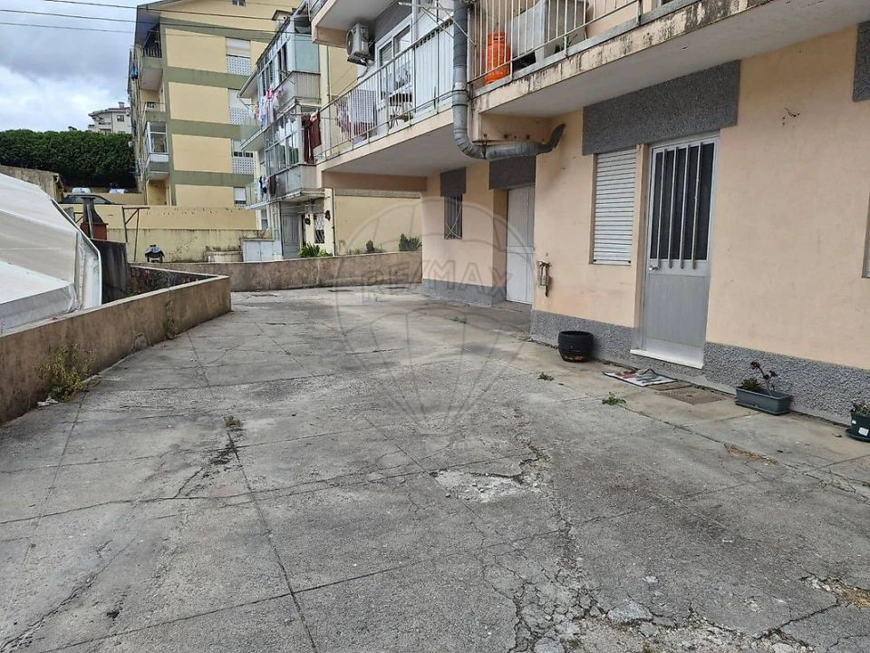 Apartamento T2 para Venda em Vilar de Andorinho Foto 29